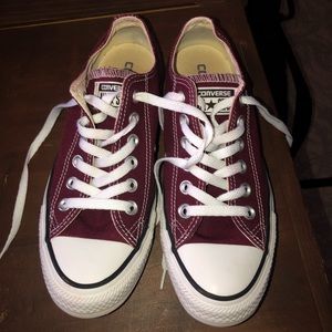 Women’s size 7 burgundy converse